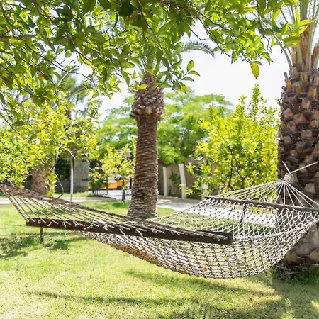 شقة Sleeps 2, Shared Pool - Awz 304, 1 *